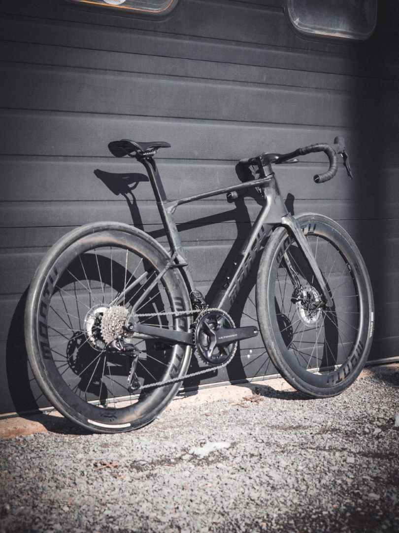 Montu Nui V2 naked carbon, three-quarter rear showing 105 Di2 drivetrain